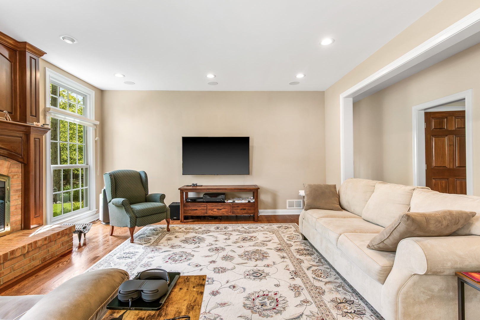 1211 Ashbury Lane, Libertyville, IL 60048