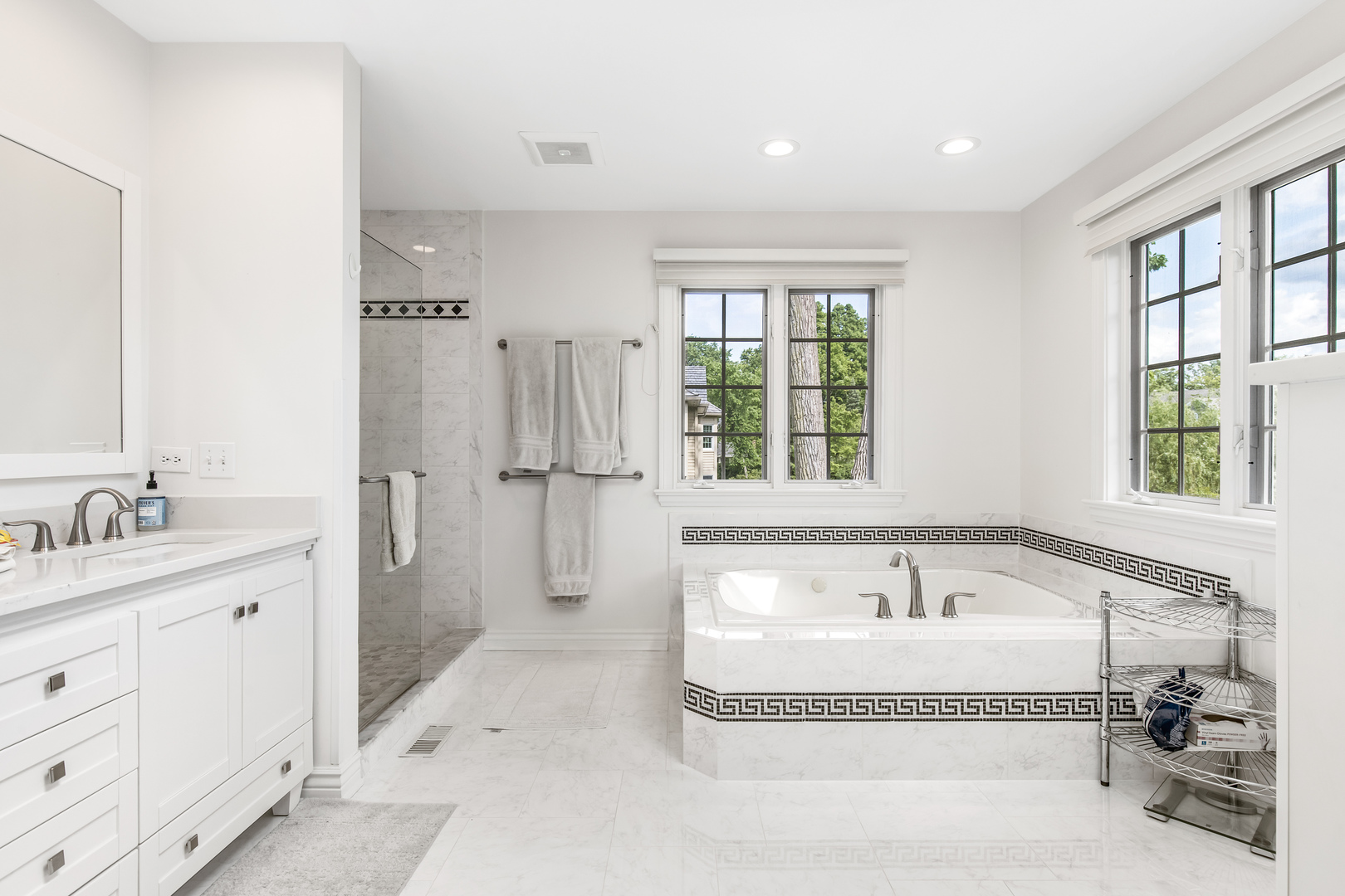 1211 Ashbury Lane, Libertyville, IL 60048