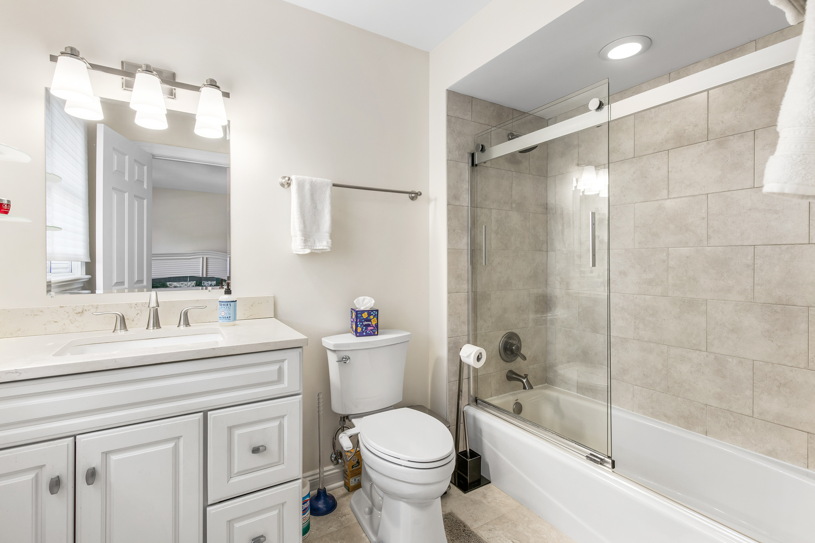 1211 Ashbury Lane, Libertyville, IL 60048