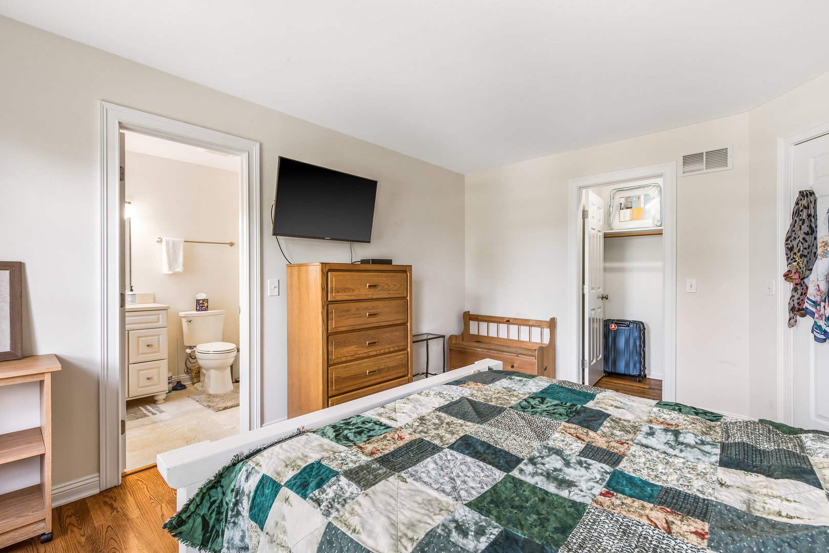 1211 Ashbury Lane, Libertyville, IL 60048