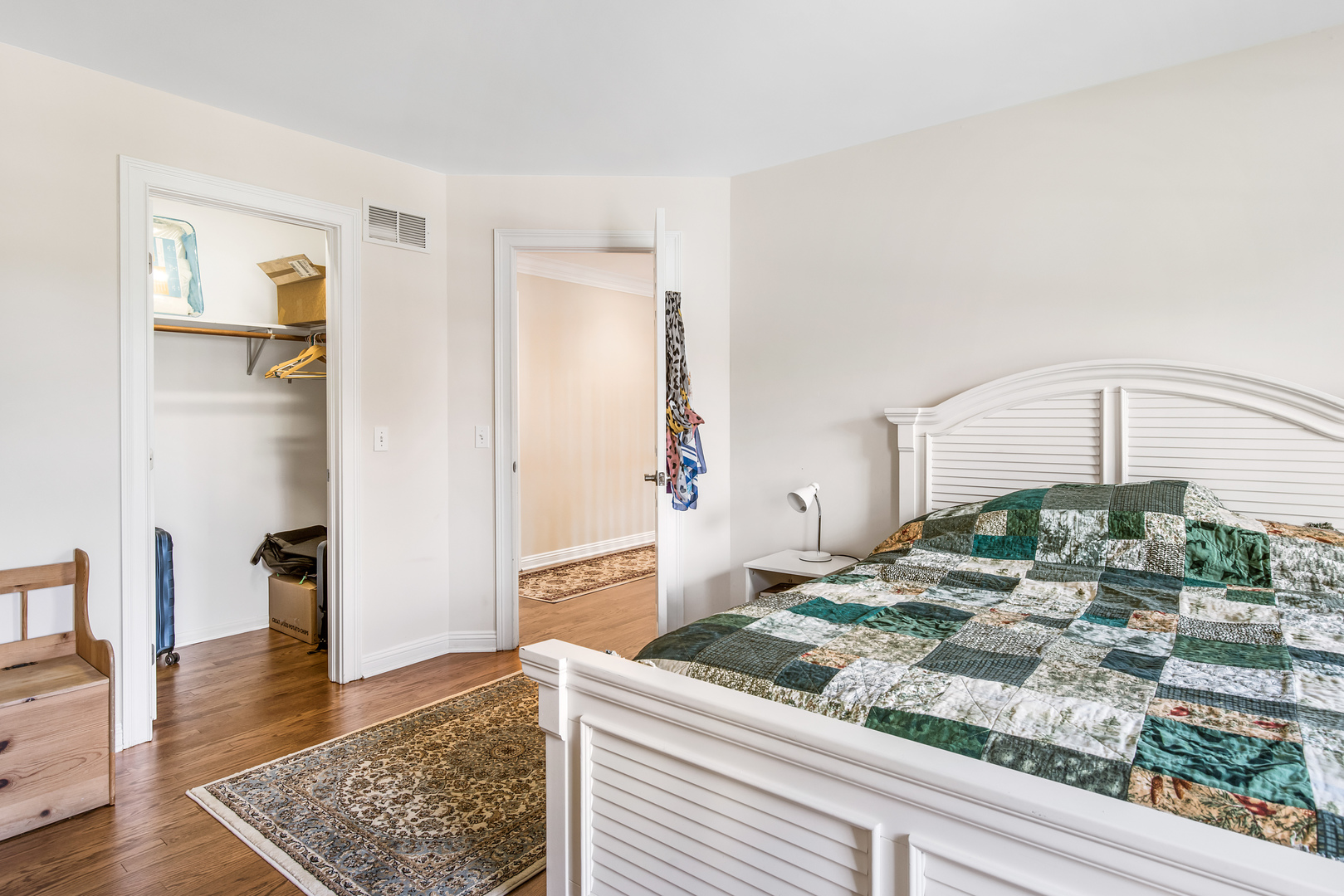 1211 Ashbury Lane, Libertyville, IL 60048