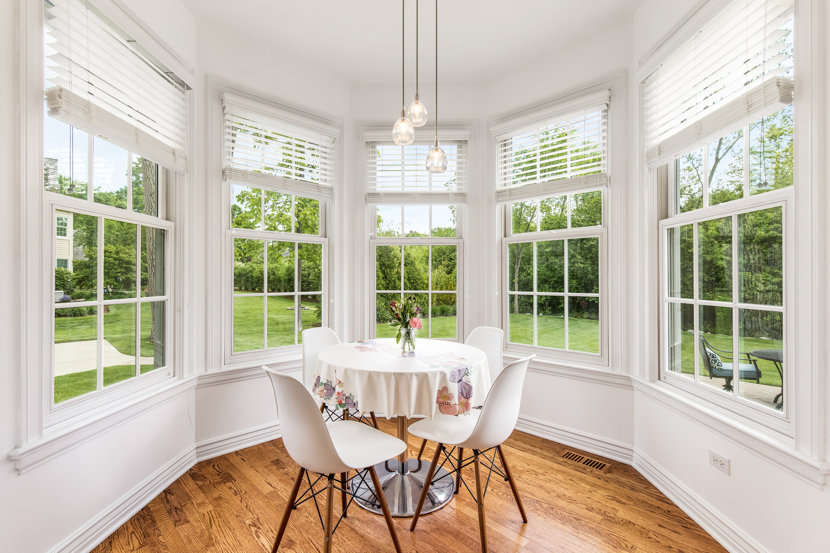 1211 Ashbury Lane, Libertyville, IL 60048