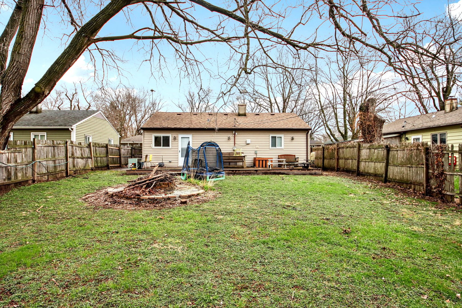 65 Della Street, Crystal Lake, IL 60014