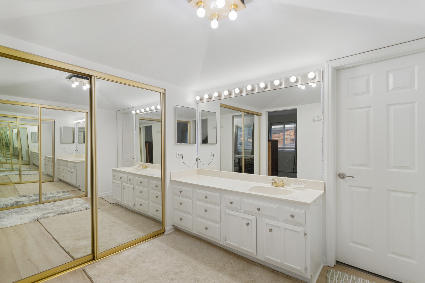 7235 Willow Way Lane #B, Willowbrook, IL 60527