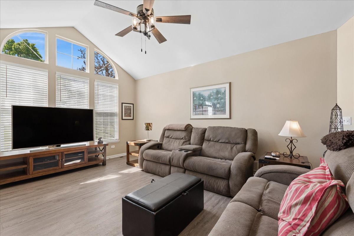 16766 S Sunset Ridge Court, Lockport, IL 60441