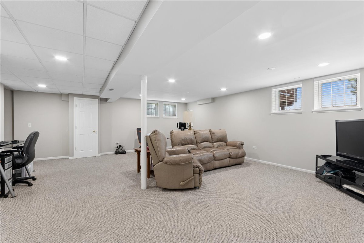 16766 S Sunset Ridge Court, Lockport, IL 60441