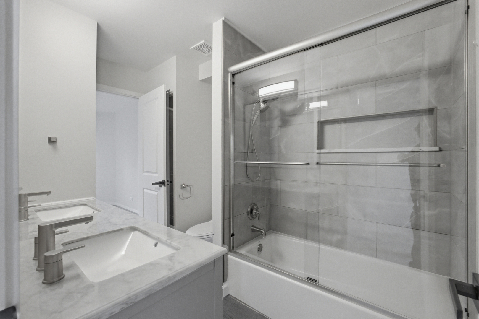 1941 Quaker Hollow Lane #1941, Streamwood, IL 60107