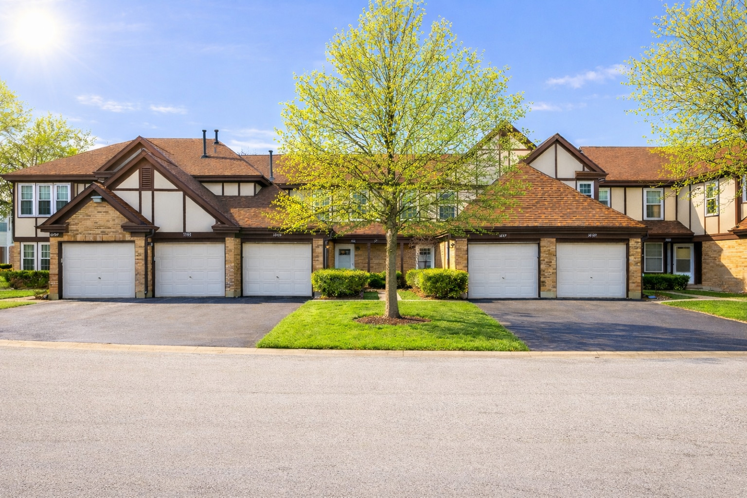 1941 Quaker Hollow Lane #1941, Streamwood, IL 60107