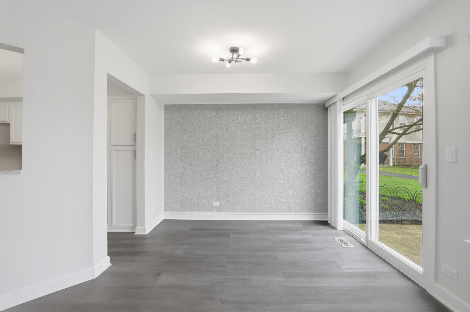 1941 Quaker Hollow Lane #1941, Streamwood, IL 60107