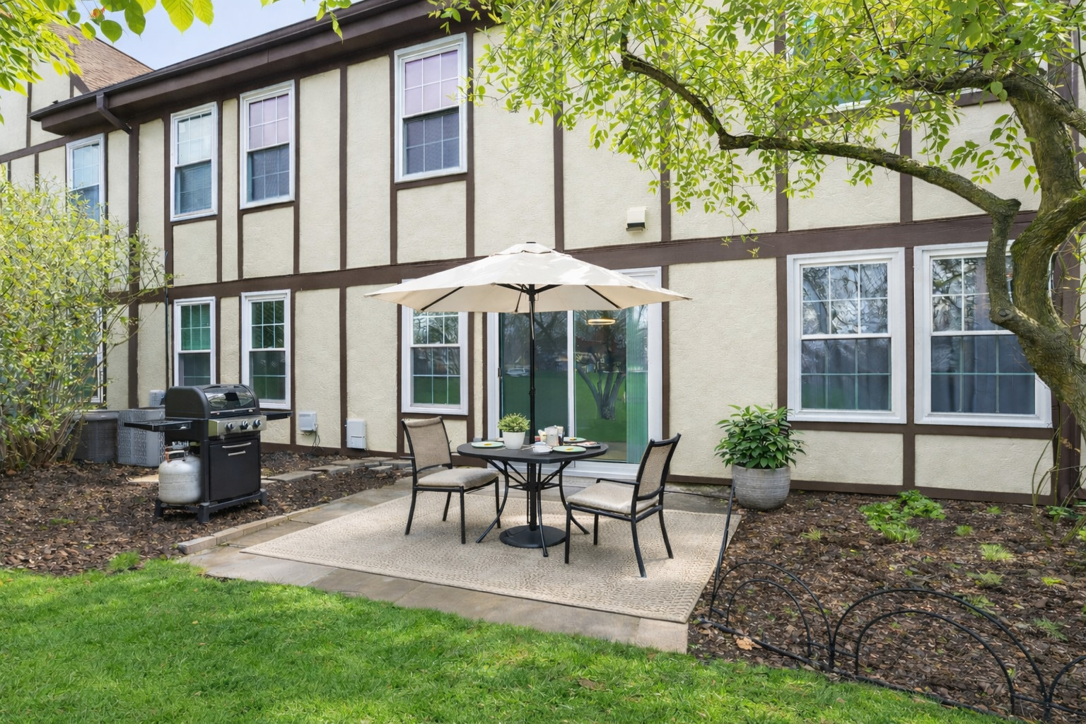 1941 Quaker Hollow Lane #1941, Streamwood, IL 60107