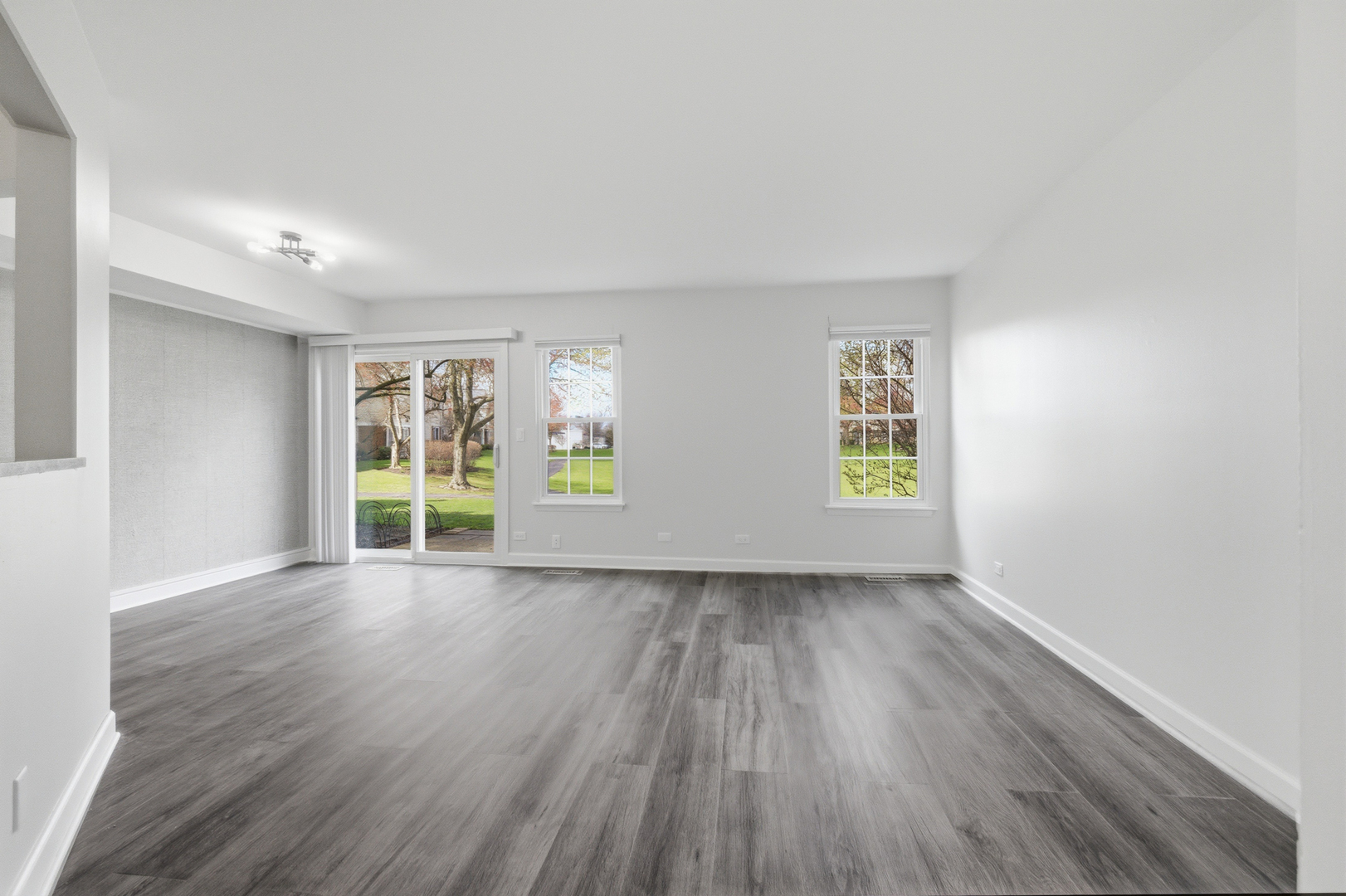 1941 Quaker Hollow Lane #1941, Streamwood, IL 60107