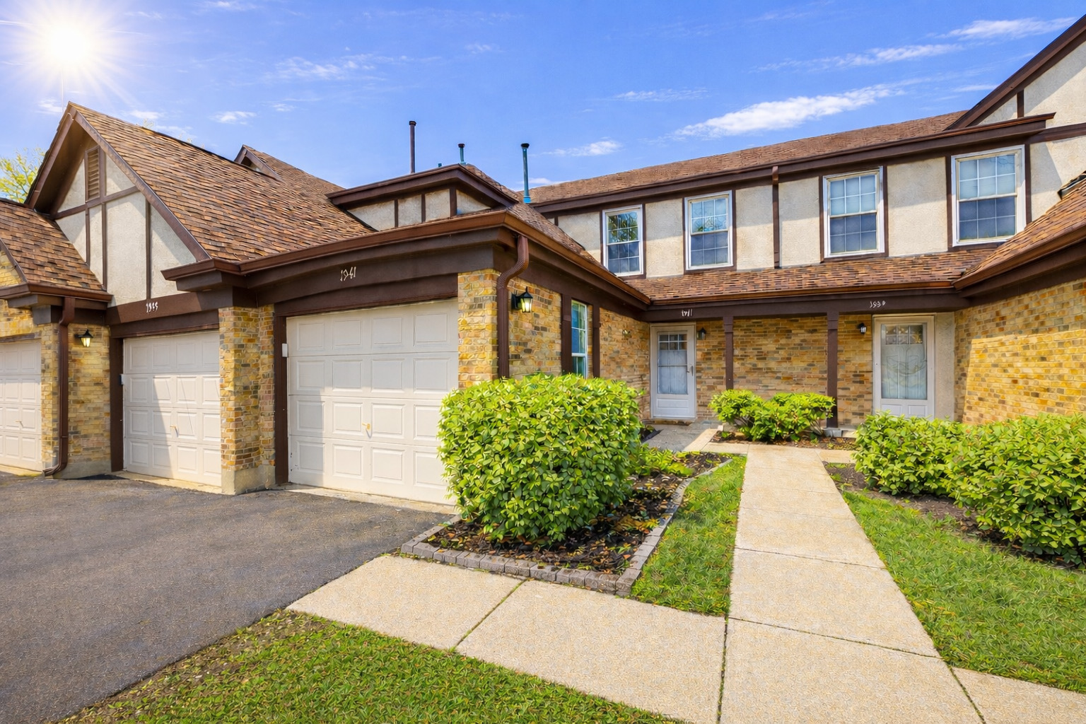 1941 Quaker Hollow Lane #1941, Streamwood, IL 60107