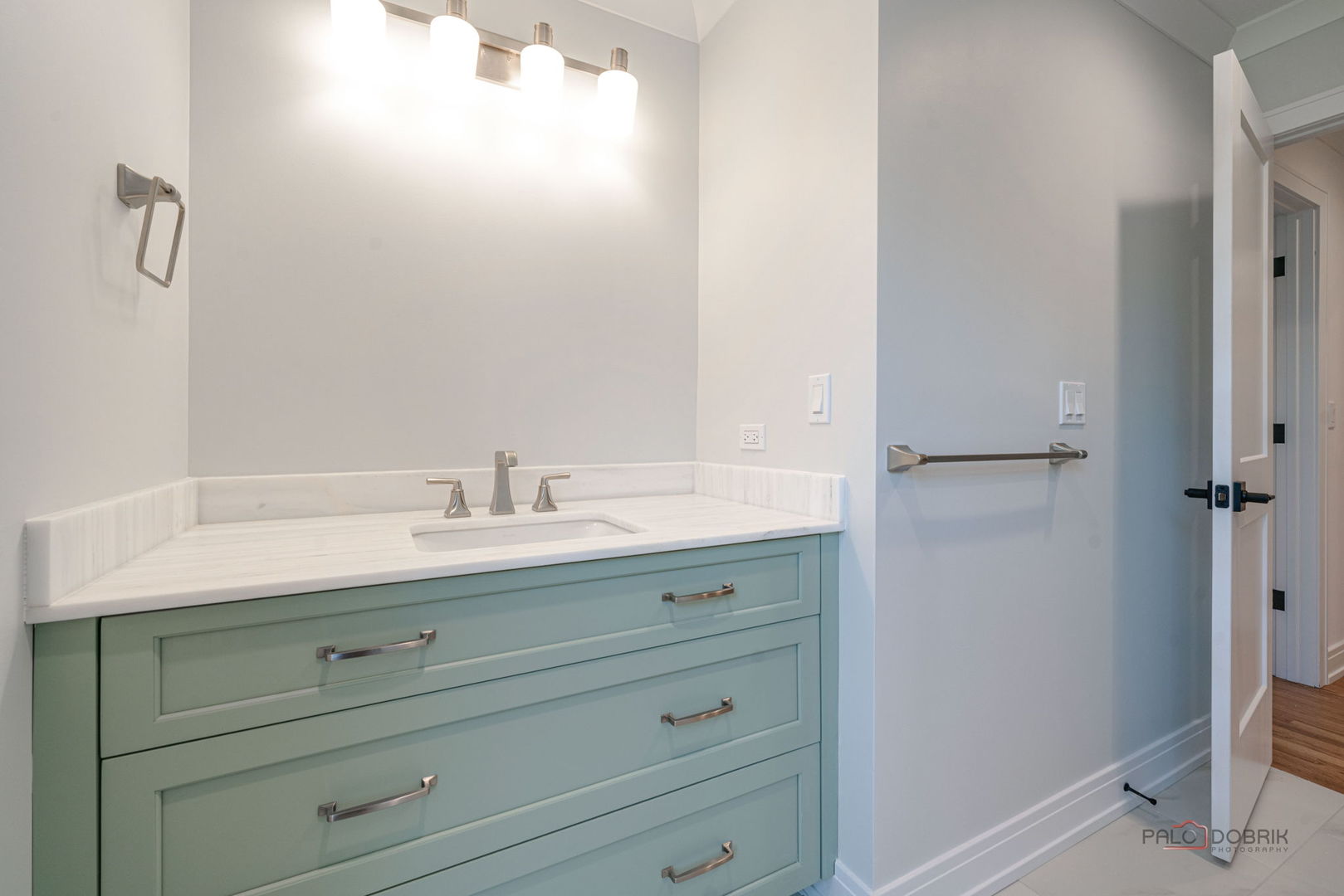 707 Brierhill Road, Deerfield, IL 60015