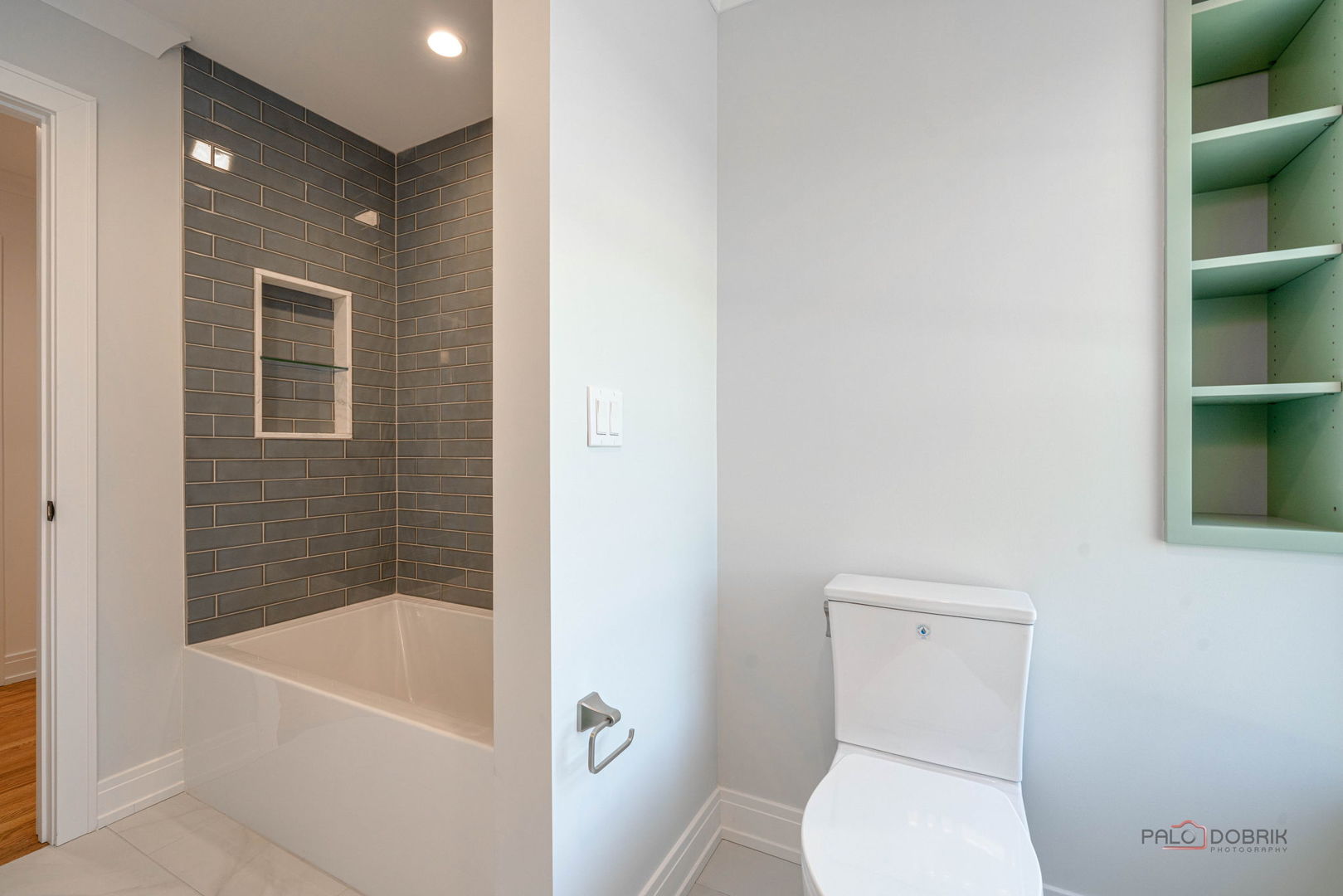 707 Brierhill Road, Deerfield, IL 60015