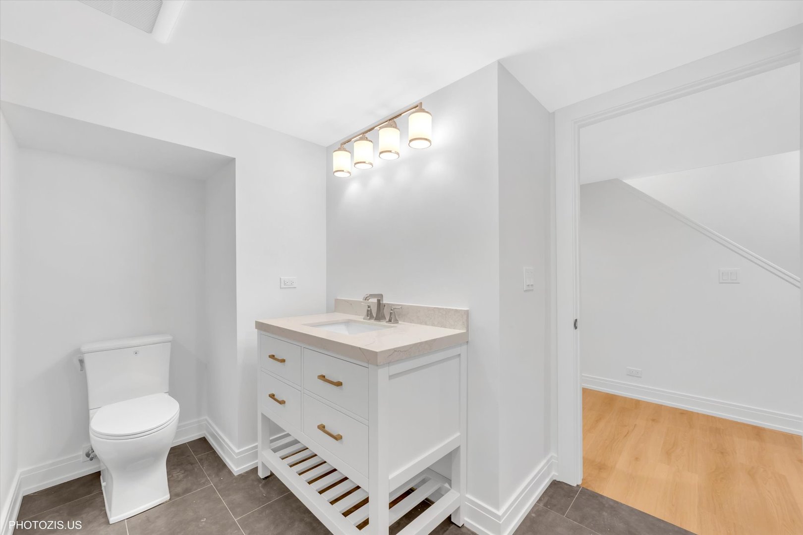 707 Brierhill Road, Deerfield, IL 60015