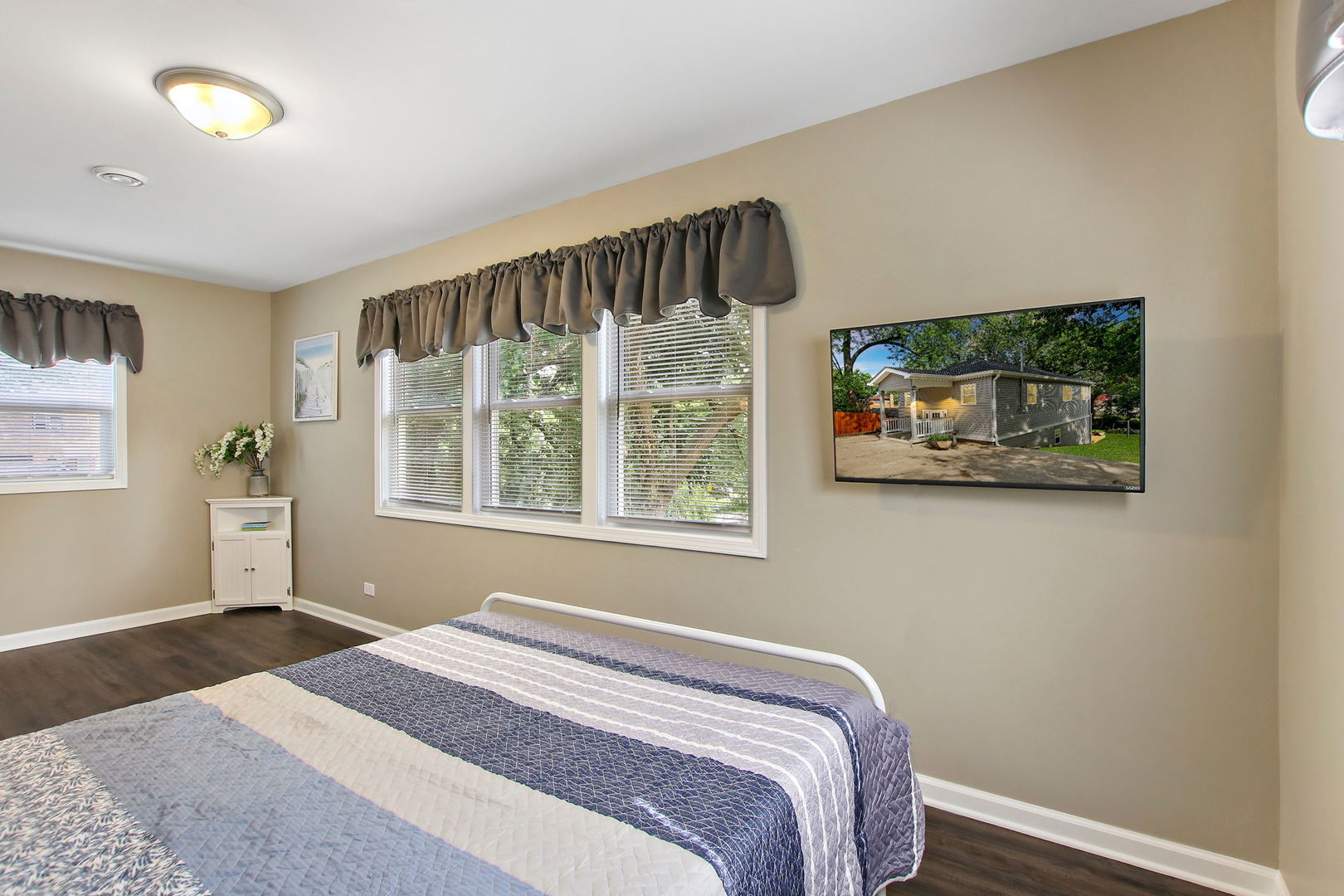 26211 W Forest Court, Antioch, IL 60002