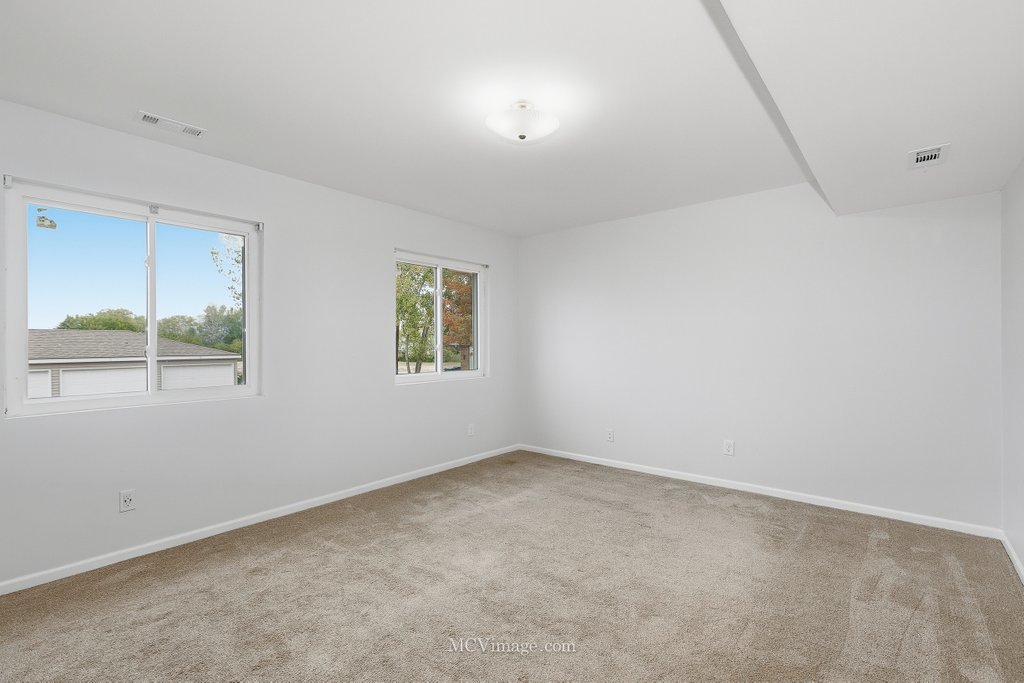 2390 Bicentennial Avenue #8, Crest Hill, IL 60403