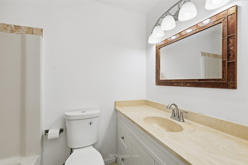 2390 Bicentennial Avenue #8, Crest Hill, IL 60403