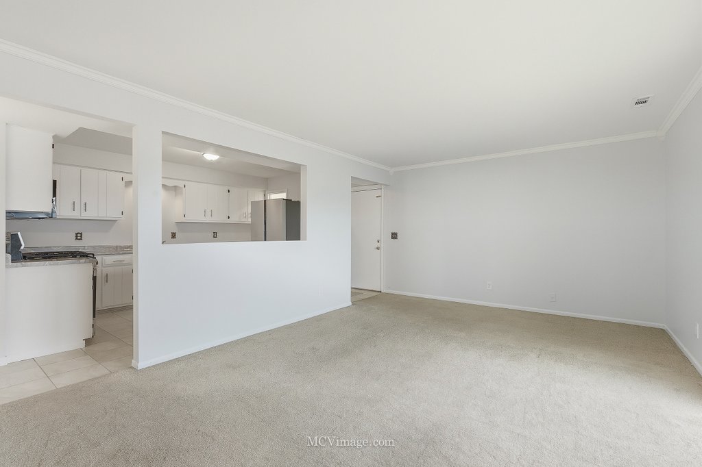 2390 Bicentennial Avenue #8, Crest Hill, IL 60403