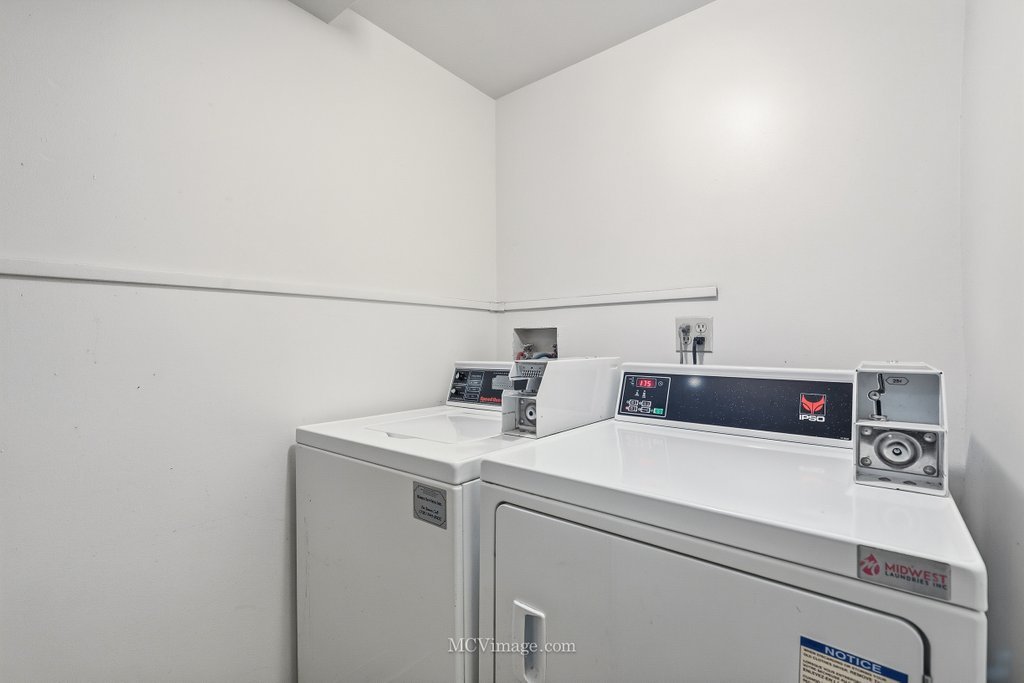 2390 Bicentennial Avenue #8, Crest Hill, IL 60403