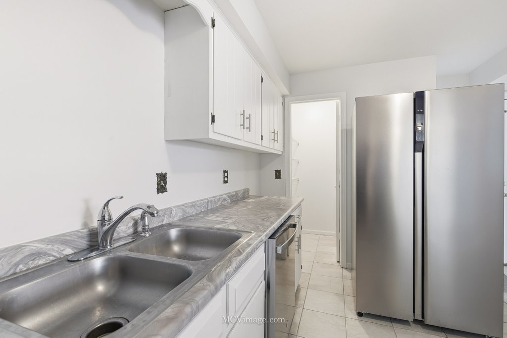 2390 Bicentennial Avenue #8, Crest Hill, IL 60403