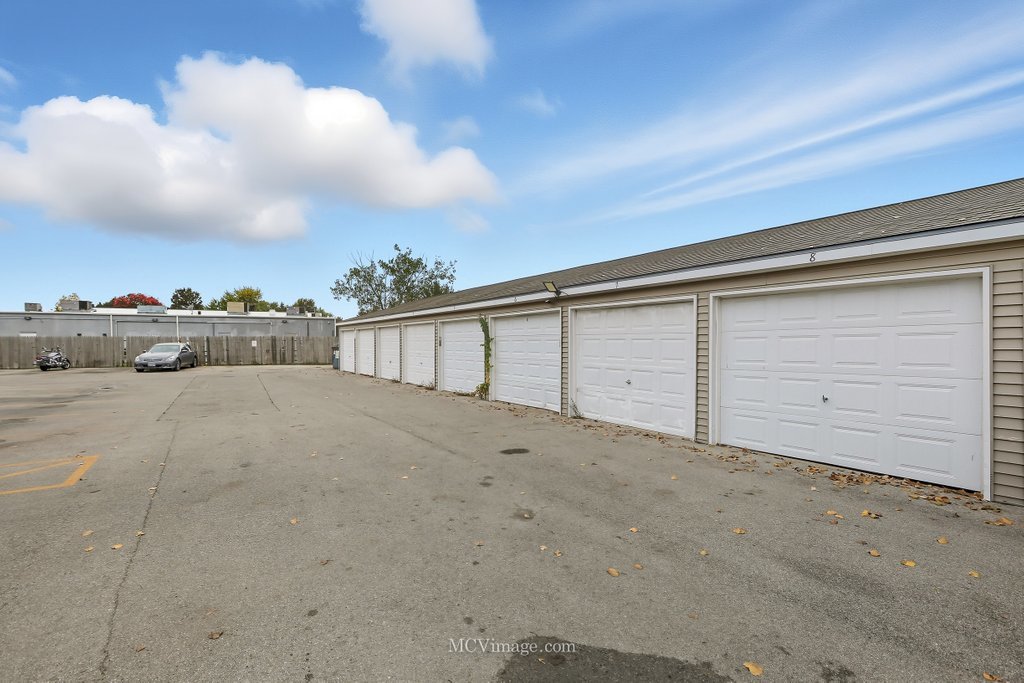 2390 Bicentennial Avenue #8, Crest Hill, IL 60403