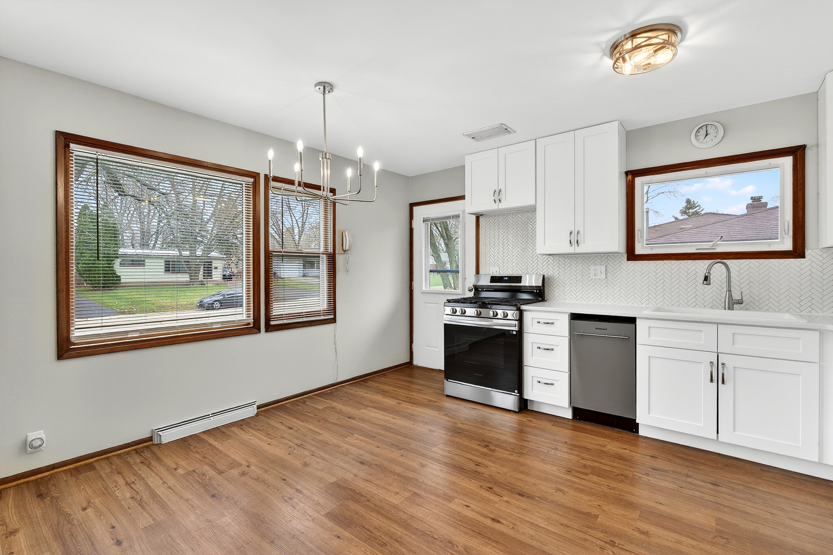 305 S 13th Street, St. Charles, IL 60174