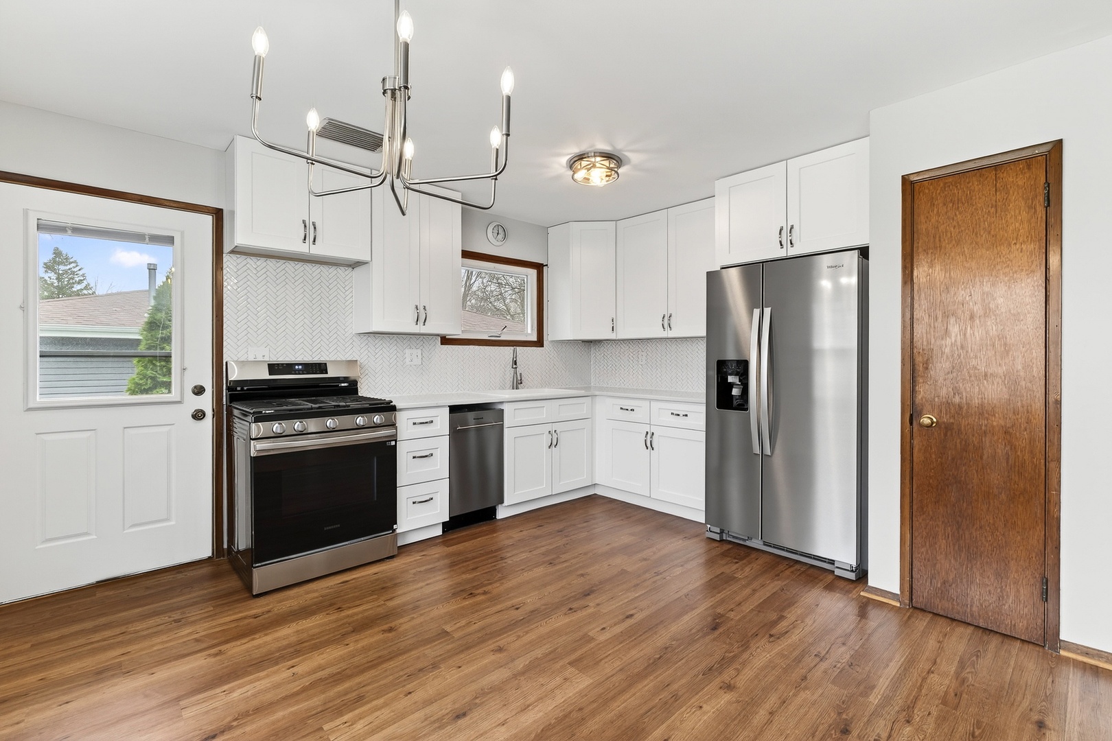 305 S 13th Street, St. Charles, IL 60174