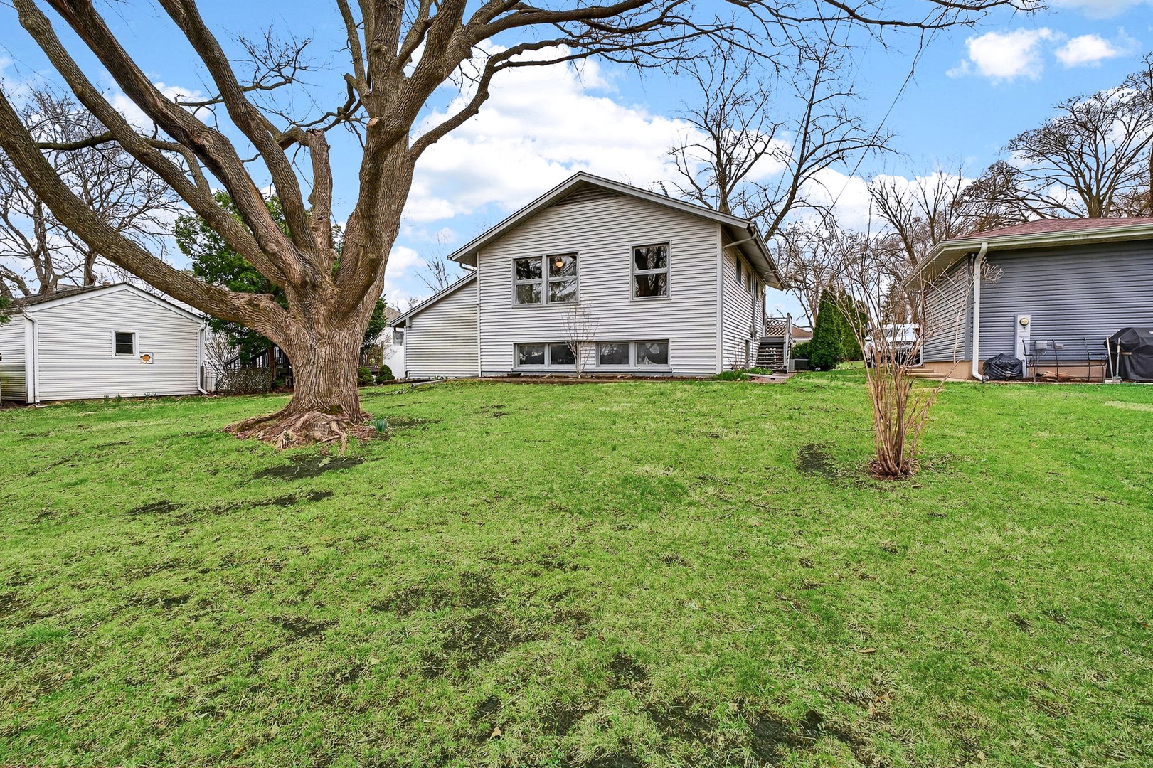 305 S 13th Street, St. Charles, IL 60174