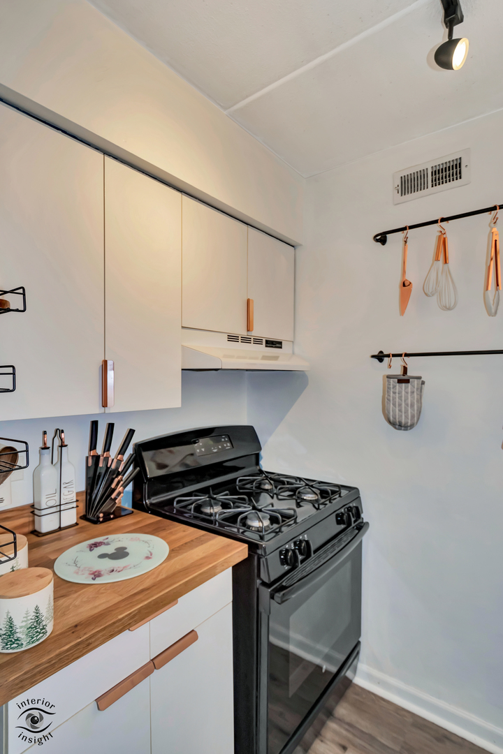 7140 166th Street #201, Tinley Park, IL 60477