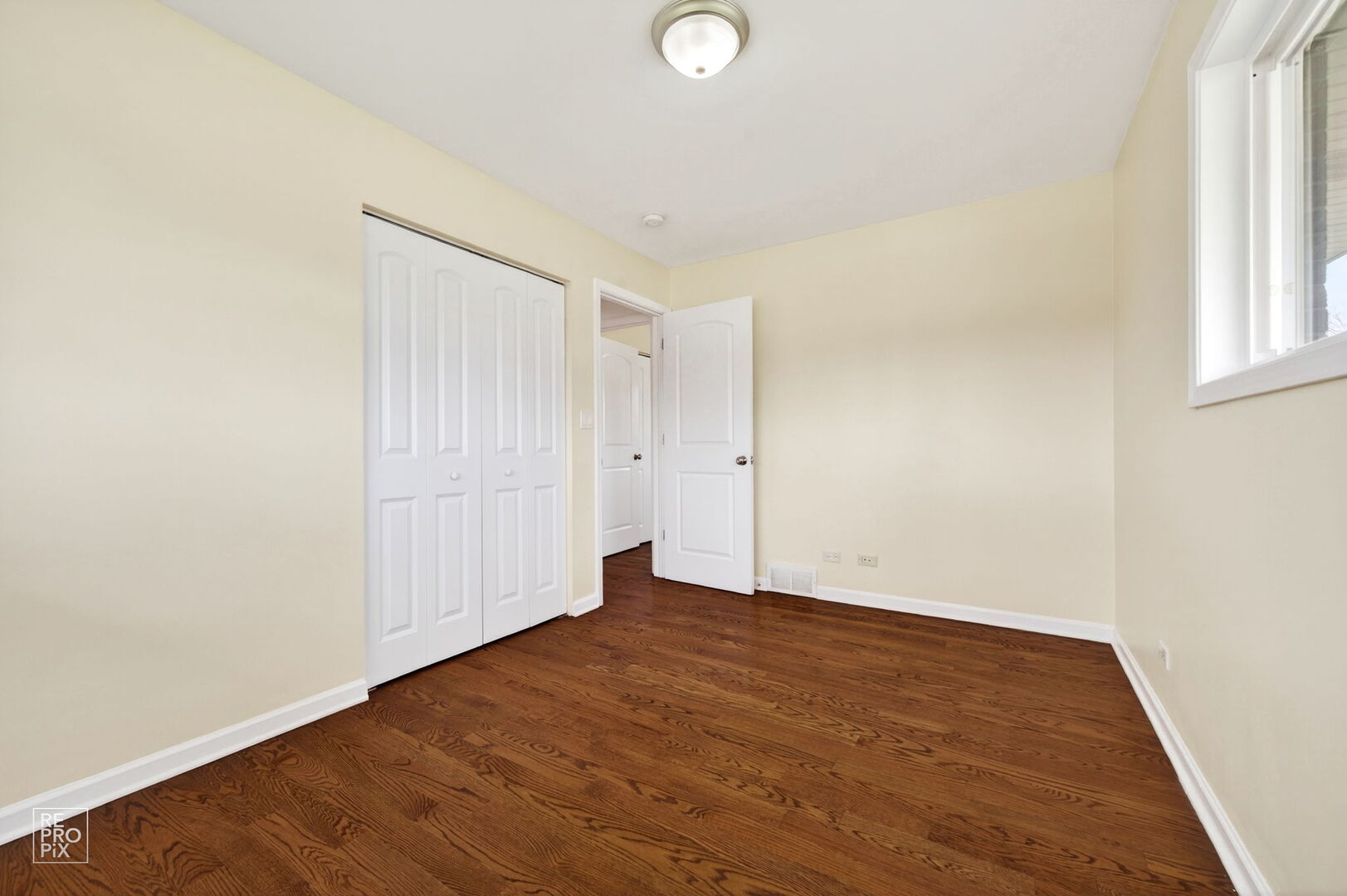 420 Berkshire Lane, Des Plaines, IL 60016