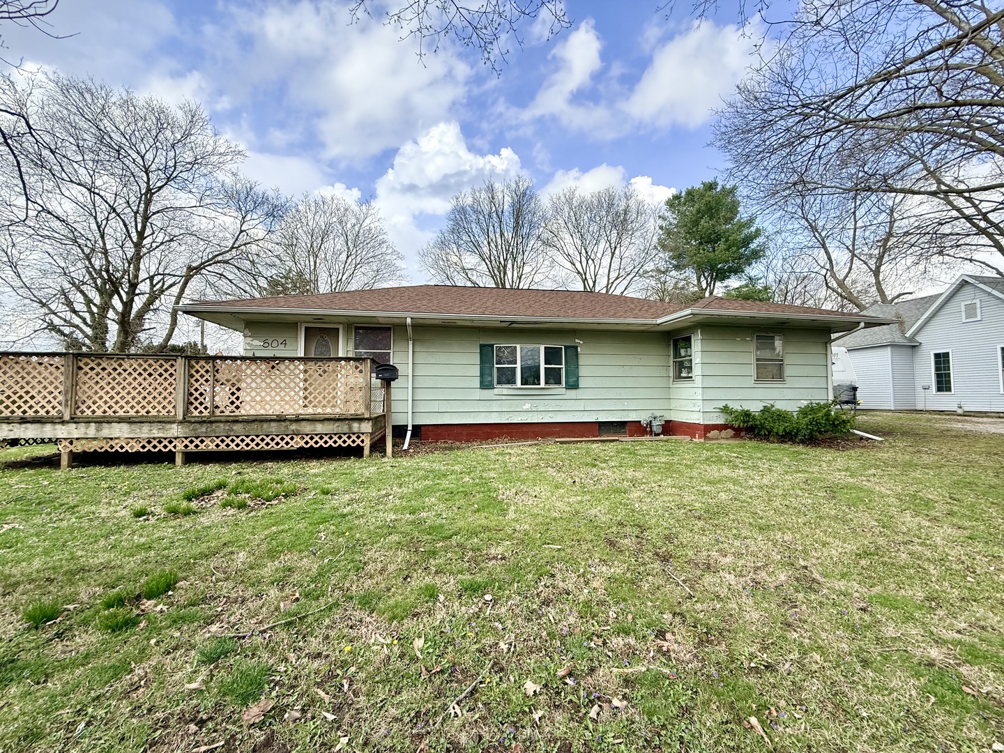 604 E Center Street, Monticello, IL 61856