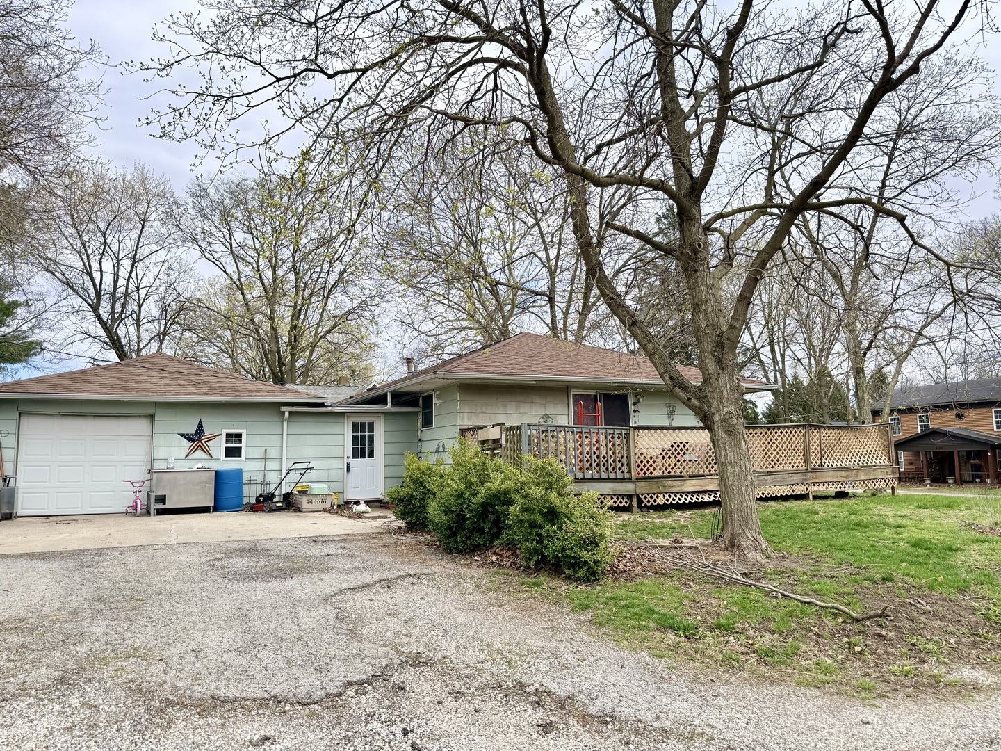 604 E Center Street, Monticello, IL 61856