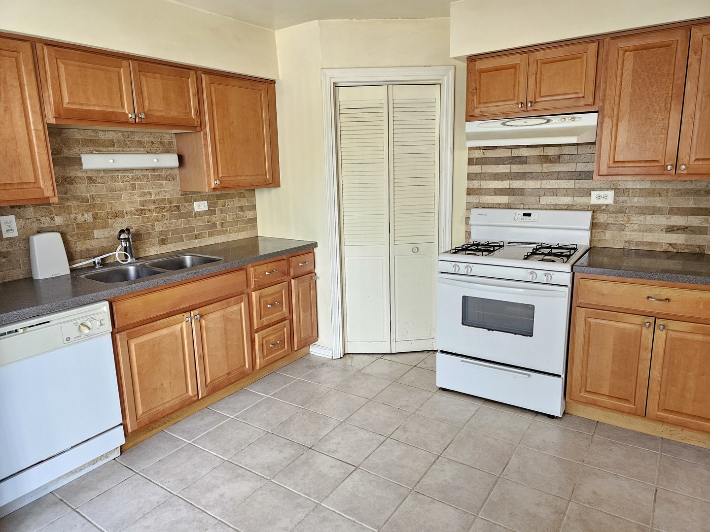 592 LOTUS Court #114-A, Wheeling, IL 60090