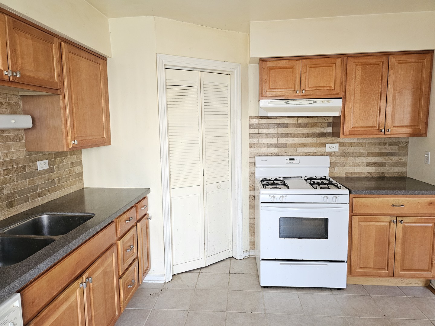 592 LOTUS Court #114-A, Wheeling, IL 60090