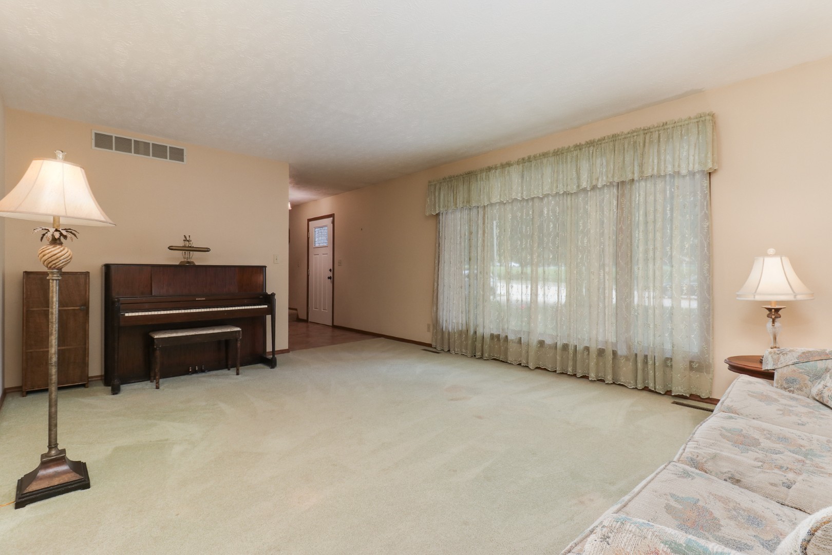 1005 S Hershey Road, Bloomington, IL 61704