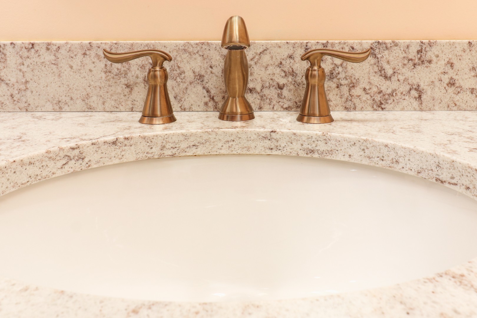 1005 S Hershey Road, Bloomington, IL 61704