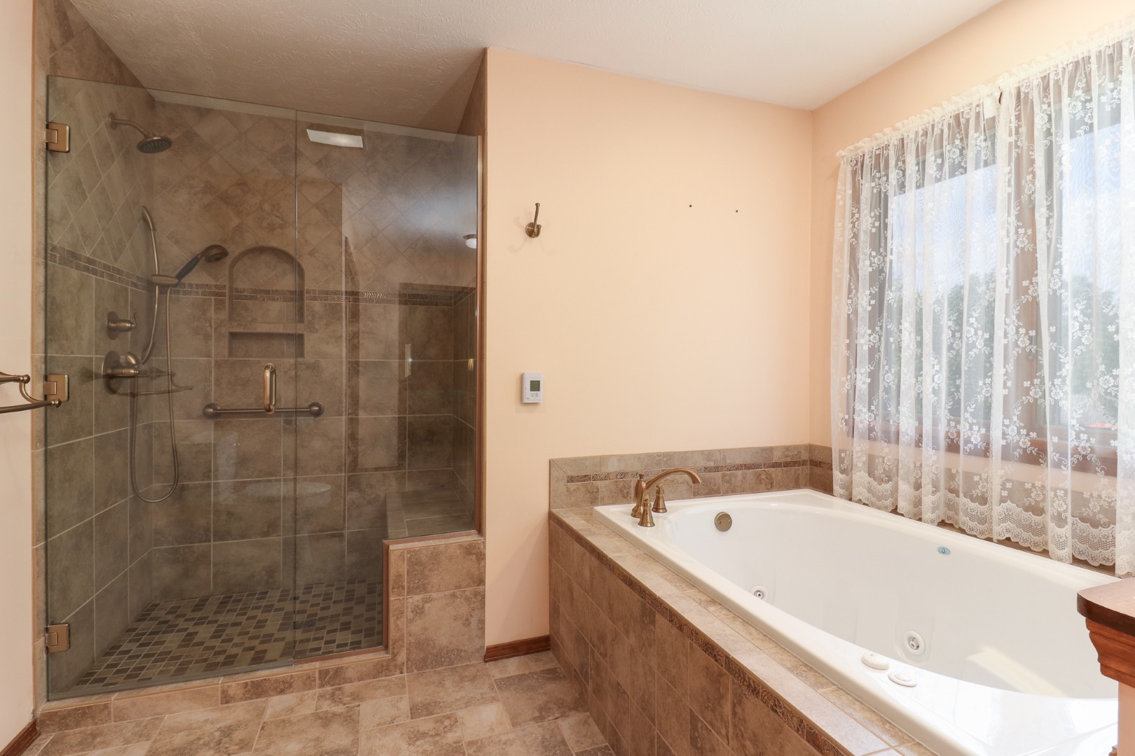 1005 S Hershey Road, Bloomington, IL 61704