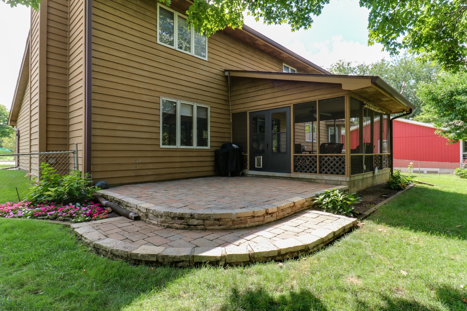 1005 S Hershey Road, Bloomington, IL 61704