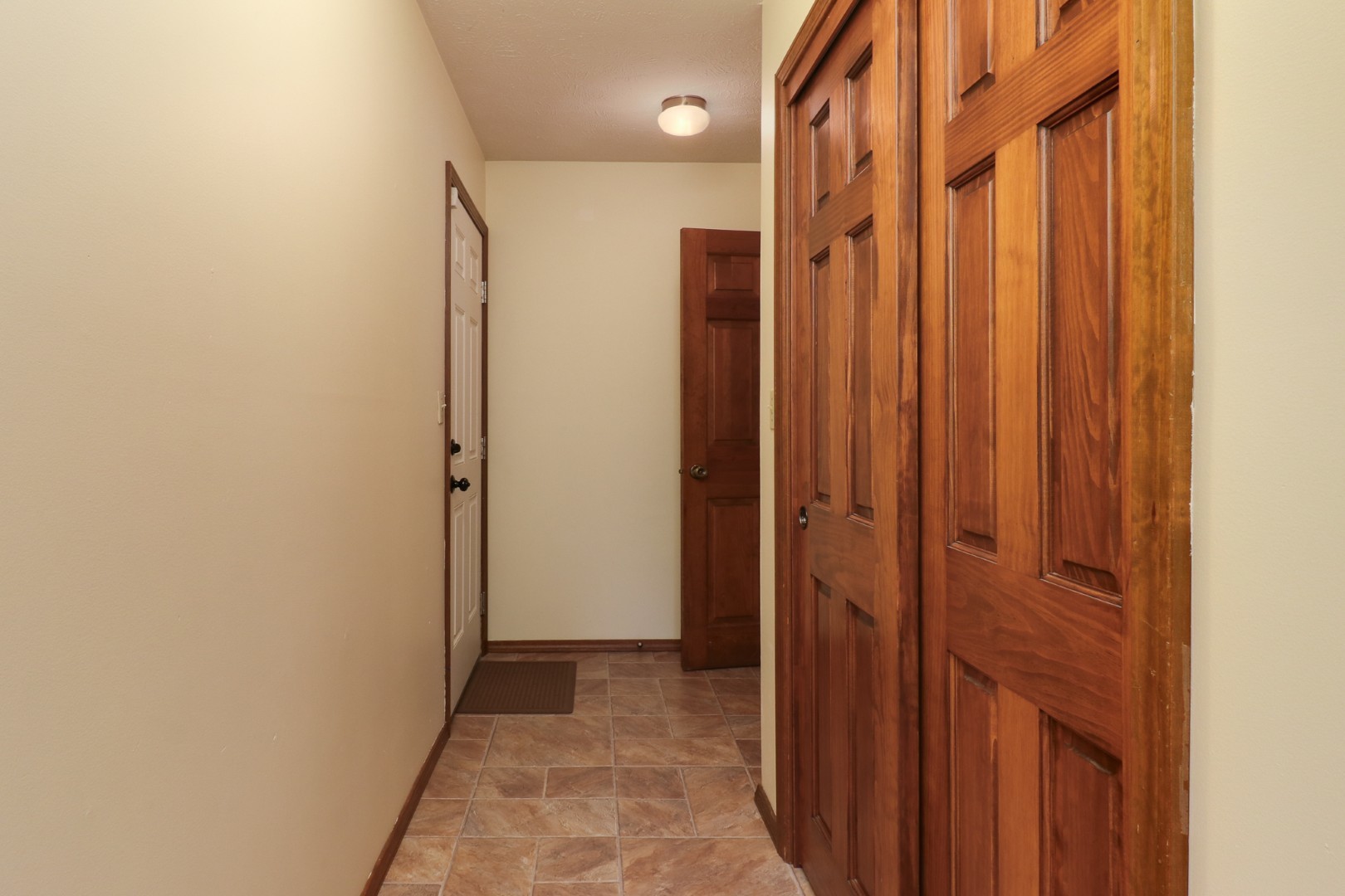 1005 S Hershey Road, Bloomington, IL 61704