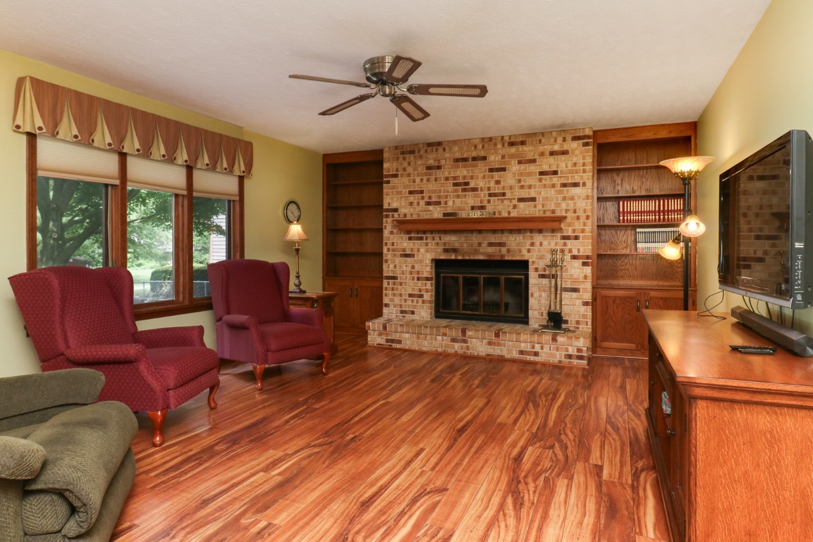 1005 S Hershey Road, Bloomington, IL 61704