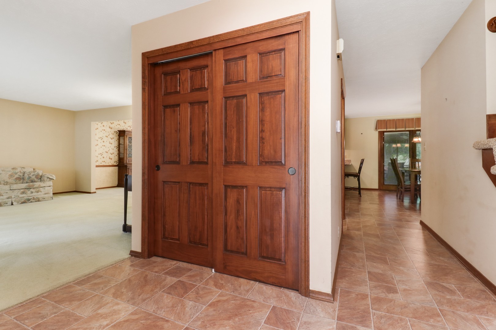 1005 S Hershey Road, Bloomington, IL 61704