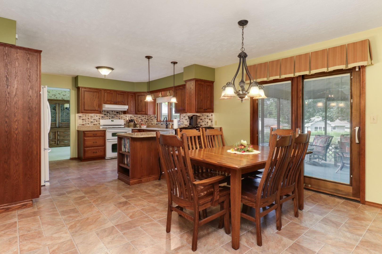 1005 S Hershey Road, Bloomington, IL 61704