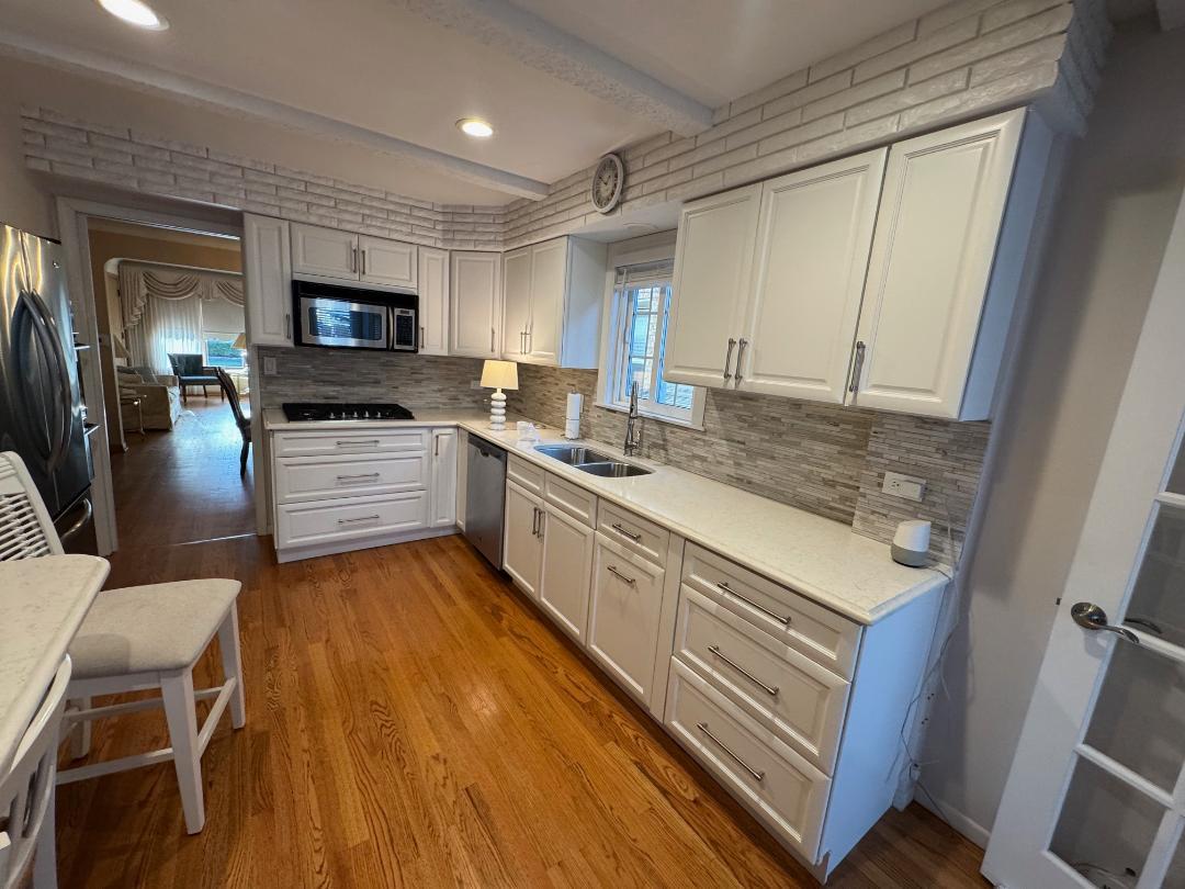 5805 N Merrimac Avenue, Chicago, IL 60646