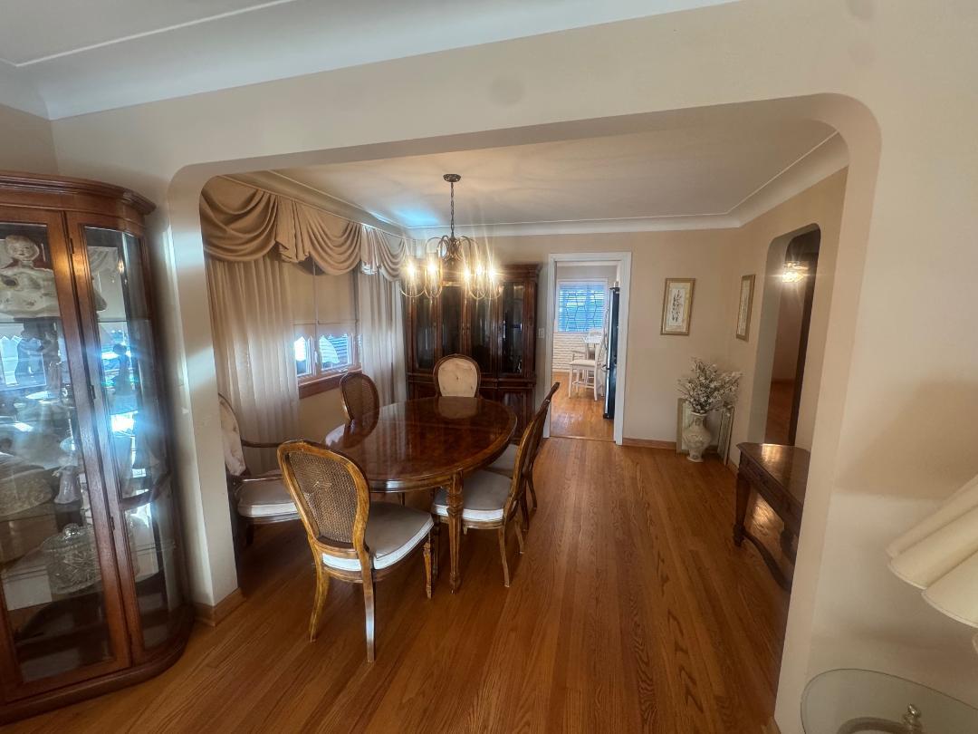 5805 N Merrimac Avenue, Chicago, IL 60646