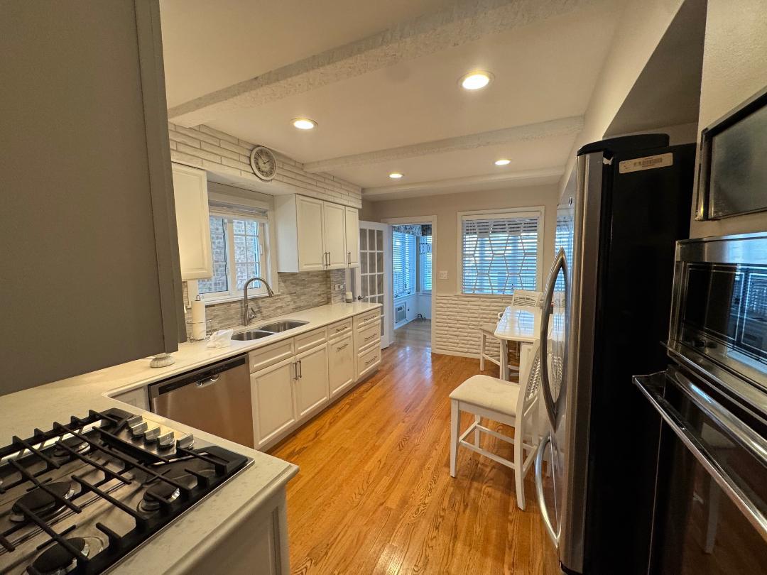 5805 N Merrimac Avenue, Chicago, IL 60646