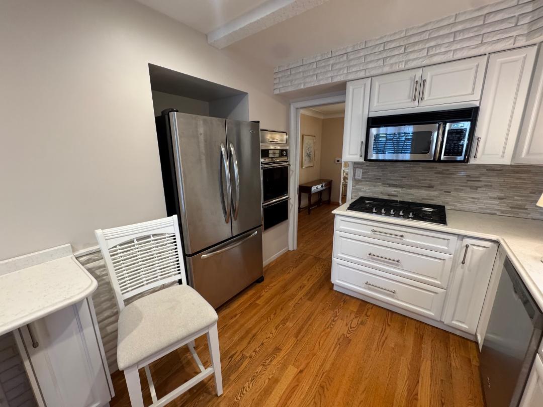 5805 N Merrimac Avenue, Chicago, IL 60646