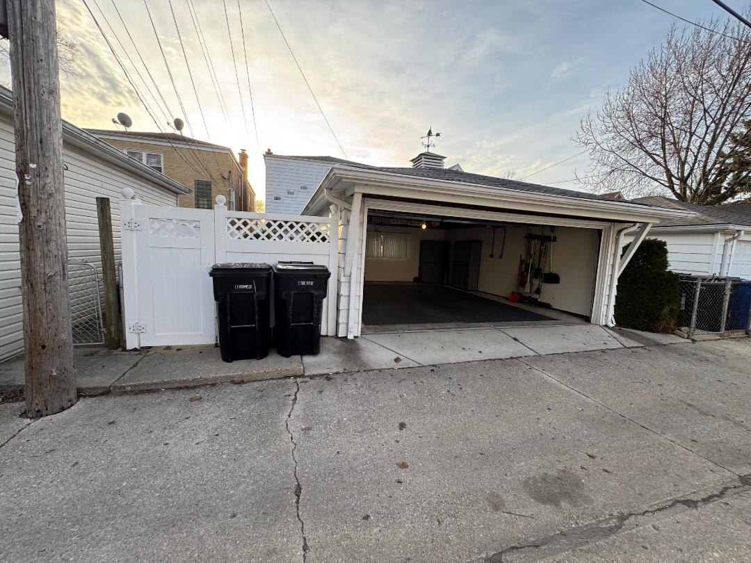 5805 N Merrimac Avenue, Chicago, IL 60646