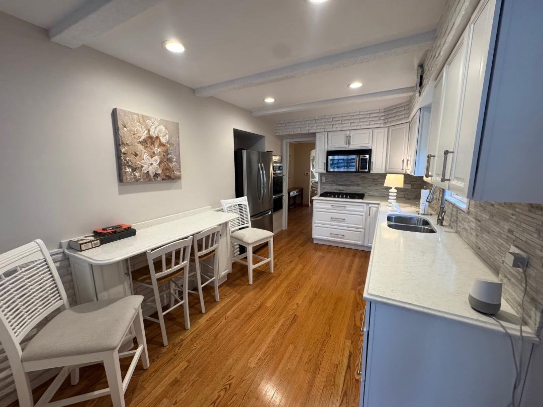 5805 N Merrimac Avenue, Chicago, IL 60646