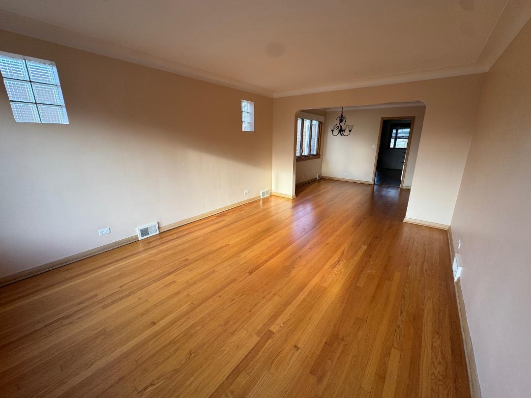 5805 N Merrimac Avenue, Chicago, IL 60646